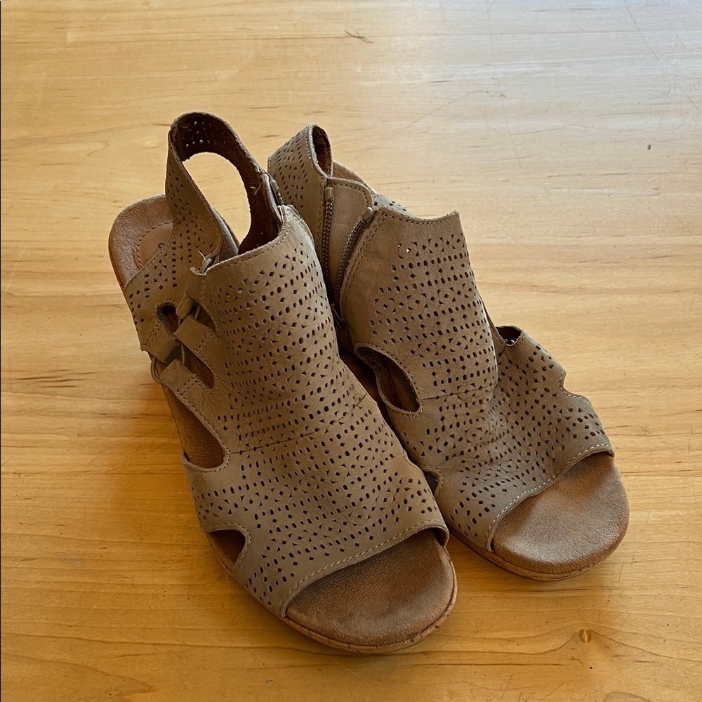 Rockport Brown Perforated Sandals